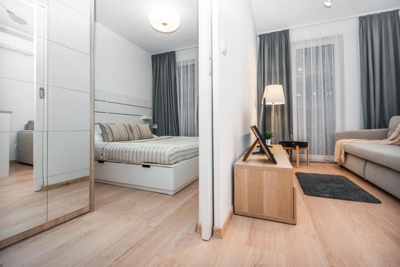 City Center Apartment - Modern & Elegant Pozsony Kültér fotó