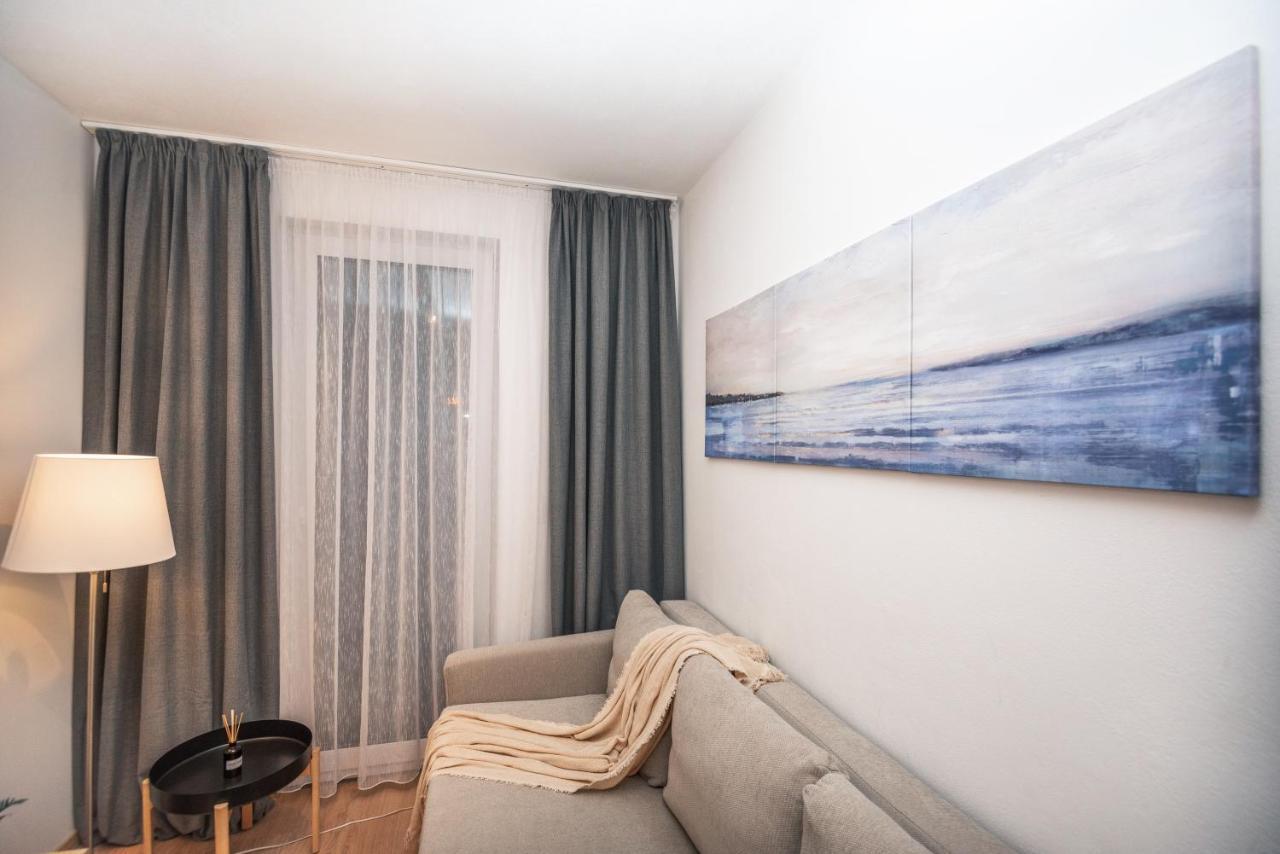 City Center Apartment - Modern & Elegant Pozsony Kültér fotó