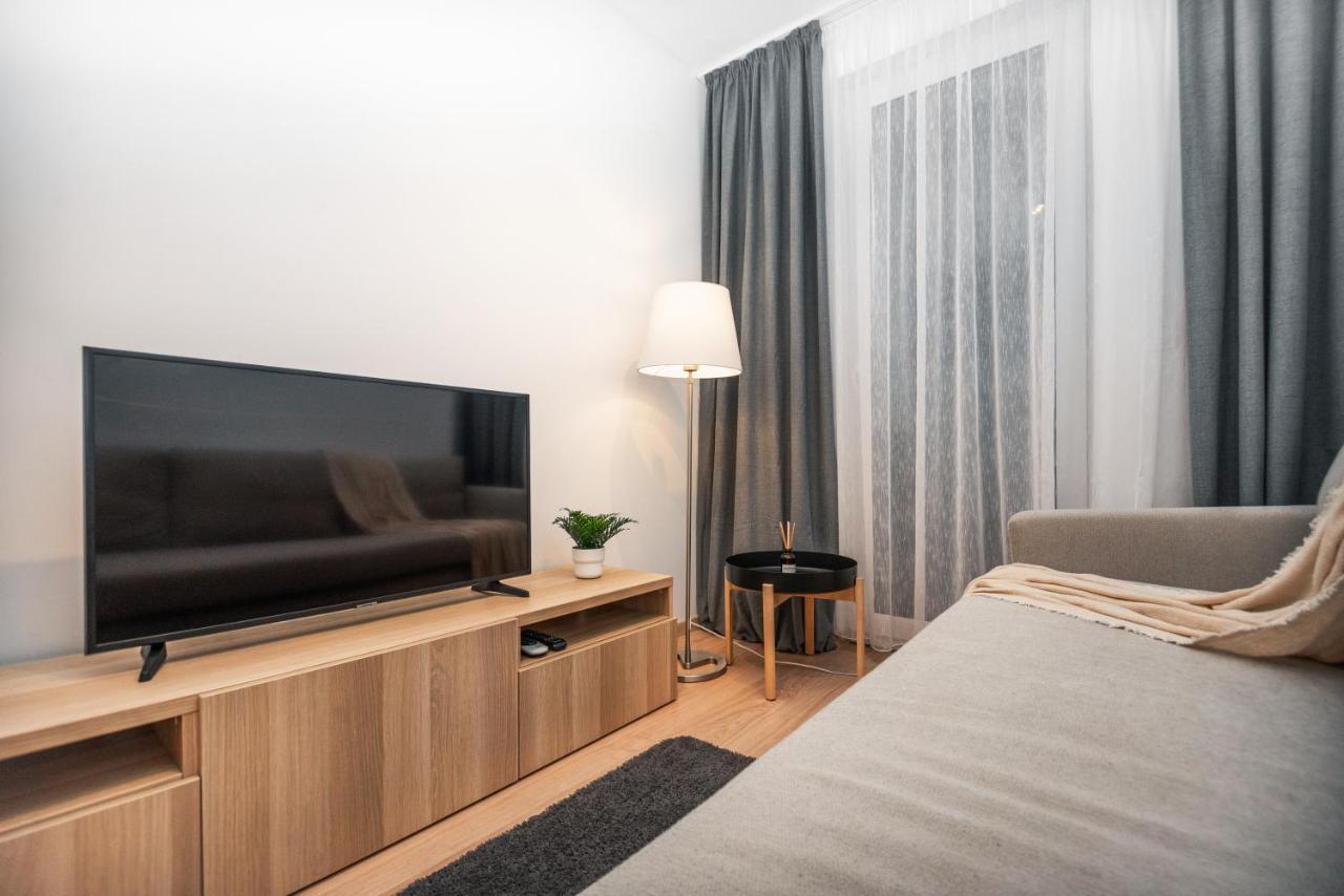 City Center Apartment - Modern & Elegant Pozsony Kültér fotó