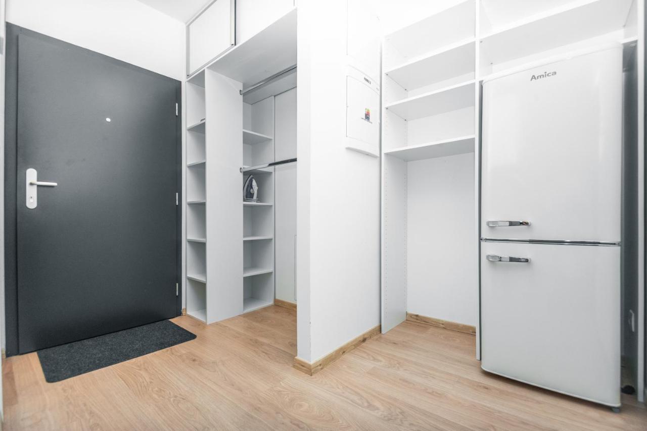 City Center Apartment - Modern & Elegant Pozsony Kültér fotó