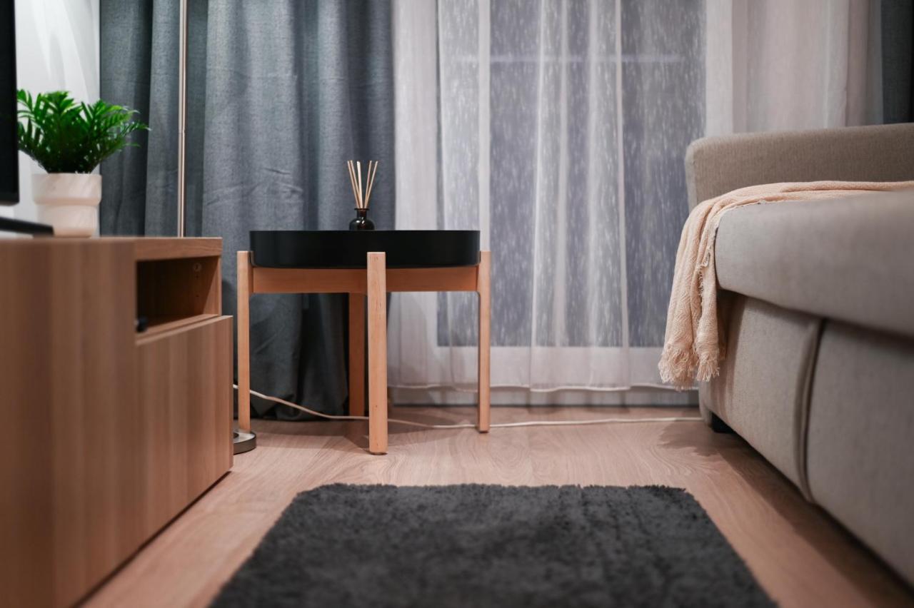 City Center Apartment - Modern & Elegant Pozsony Kültér fotó