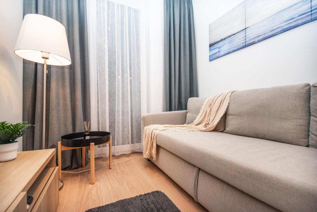 City Center Apartment - Modern & Elegant Pozsony Kültér fotó