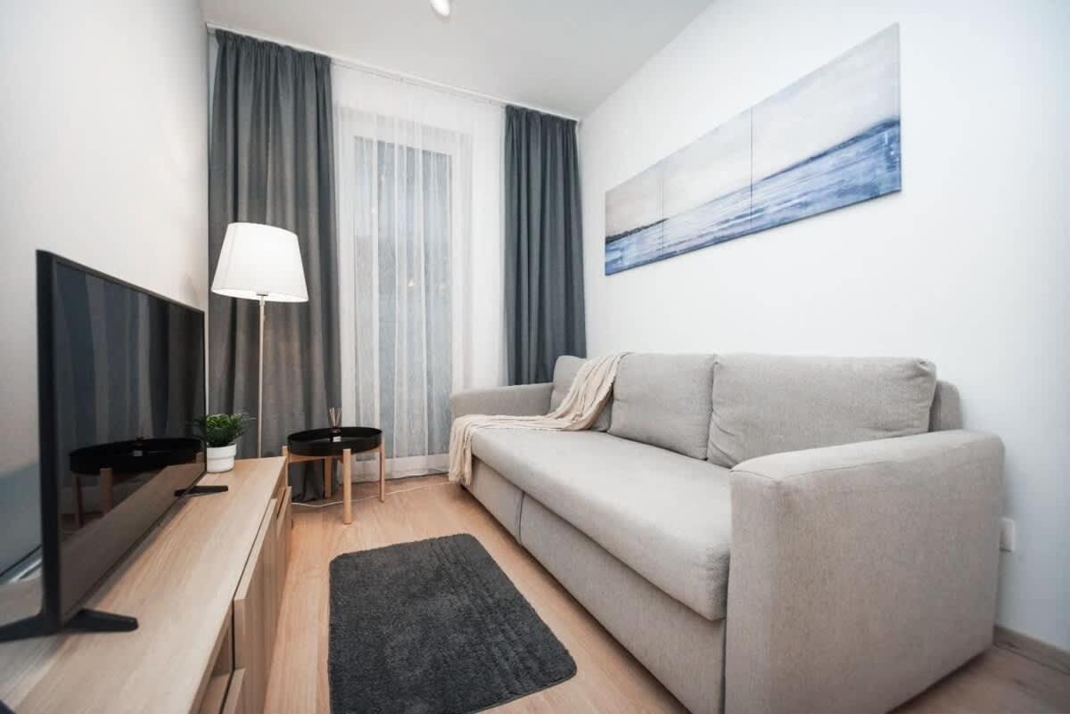 City Center Apartment - Modern & Elegant Pozsony Kültér fotó