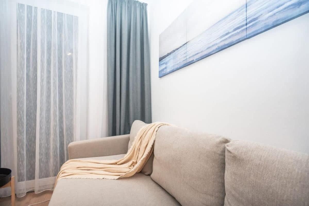 City Center Apartment - Modern & Elegant Pozsony Kültér fotó